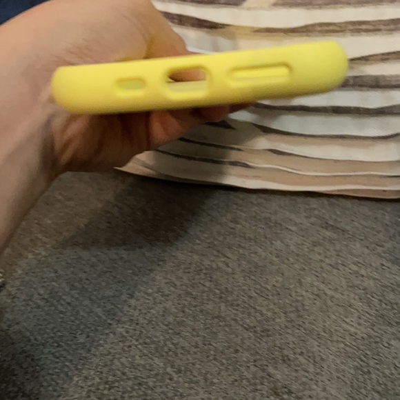 It’s a yellow case for iPhone 11pro - Picture 3 of 3